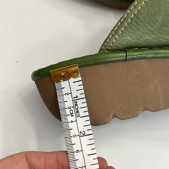 Cobb  Hill Omara C green and tan leather wedge sandal size 9.5 W - Picture 11 of 16